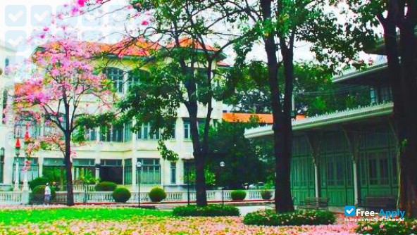 Foto de la Phramongkutklao College of Medicine #7