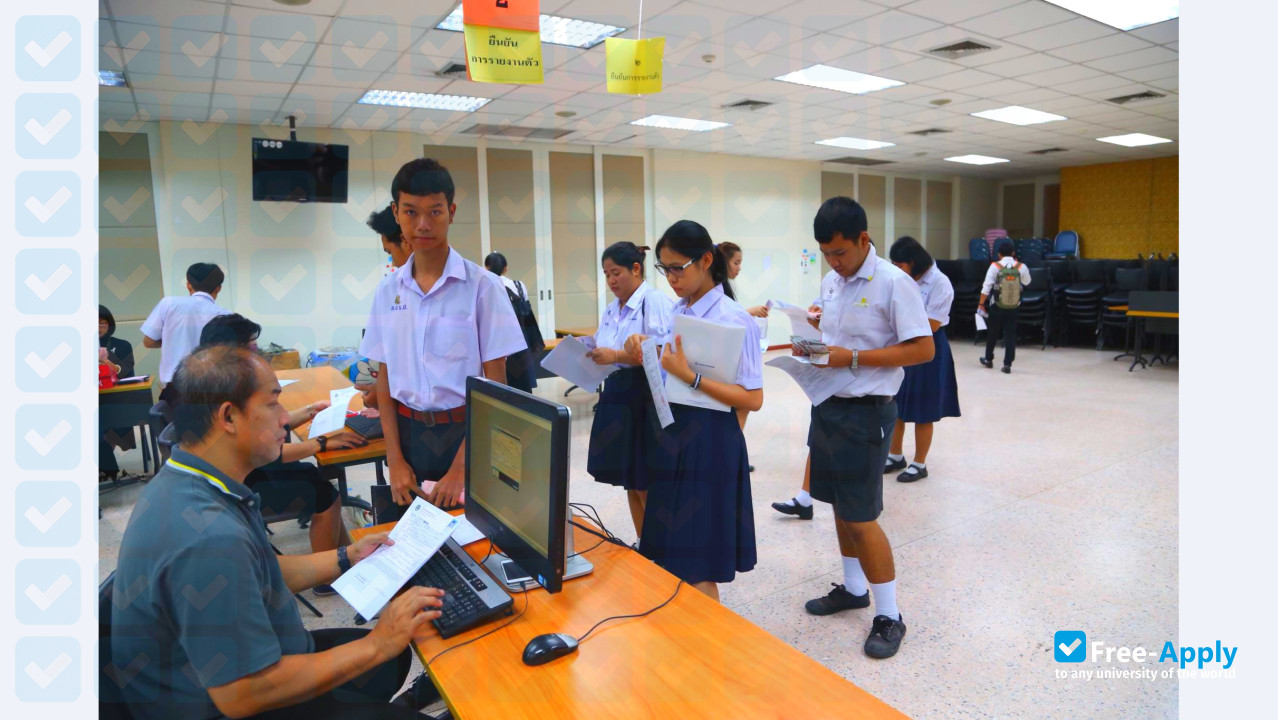 Foto de la Chandrakasem Rajabhat University #7