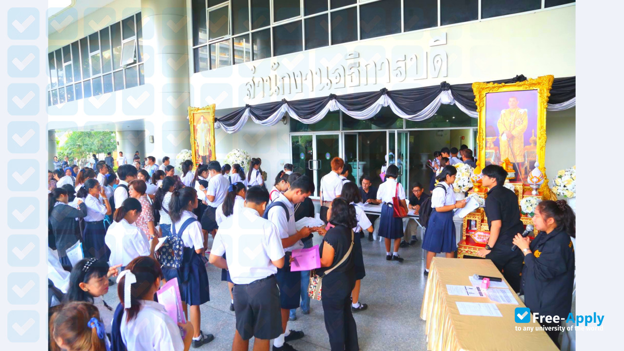 Foto de la Chandrakasem Rajabhat University #3