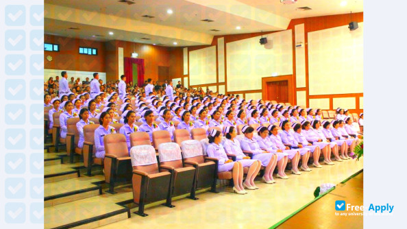 Foto de la Royal Thai Army Nursing College #5