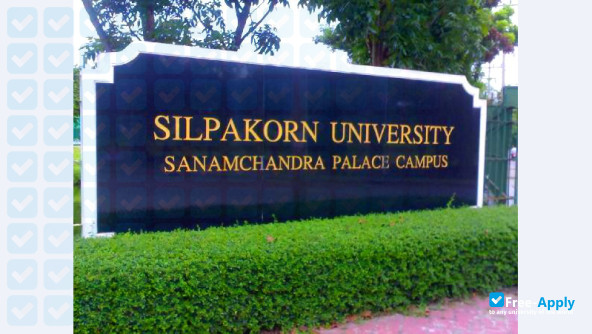 Foto de la Silpakorn University #2