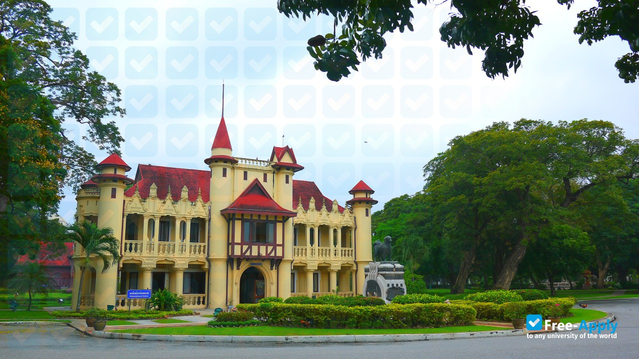 Foto de la Silpakorn University #4