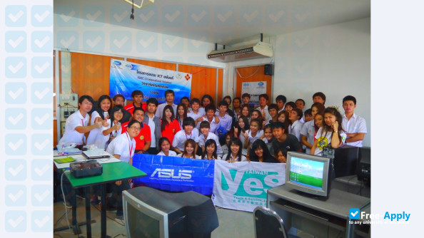 Foto de la College of Asian Scholars #5