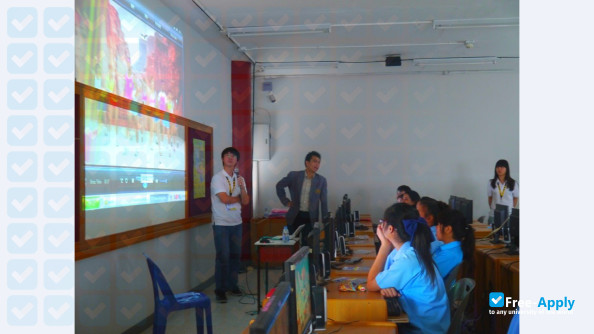 Foto de la College of Asian Scholars #7