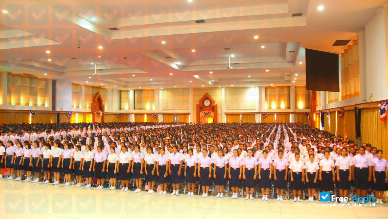 Foto de la Pibulsongkram Rajabhat University #2