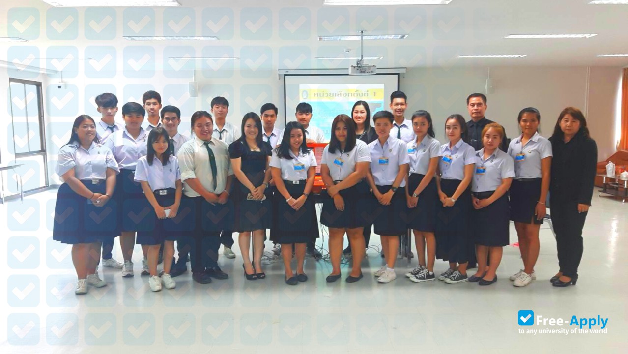 Foto de la Pibulsongkram Rajabhat University #3