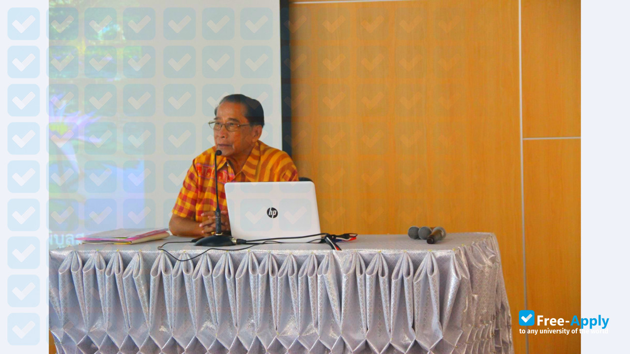 Foto de la Pibulsongkram Rajabhat University #8