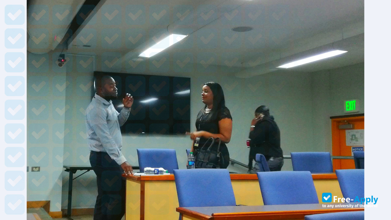 Photo de l’University of the West Indies Arthur Lok Jack Graduate School of Business #9
