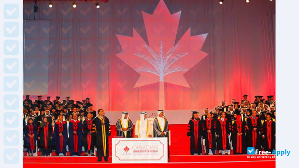 Foto de la Canadian University of Dubai #10