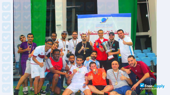 Foto de la Emirates College of Technology #10