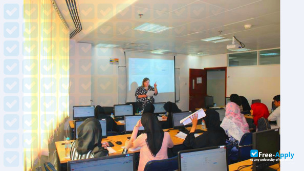 Foto de la Emirates College of Technology #9