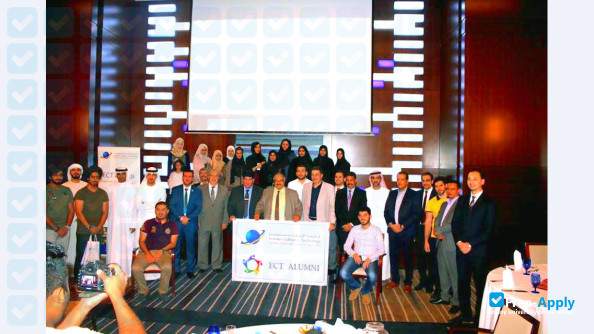 Foto de la Emirates College of Technology #8
