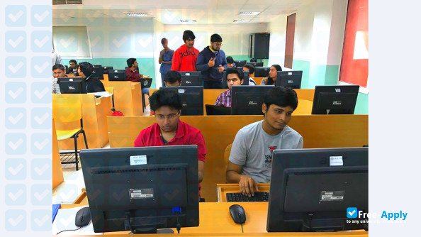 Foto de la Shaheed Zulfikar Ali Bhutto Institute of Science & Technology Dubai Campus #3