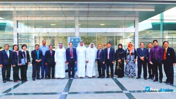 Foto de la United Arab Emirates University #3