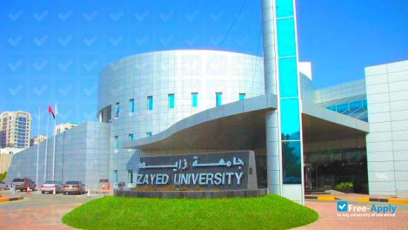 Foto de la Zayed University #3