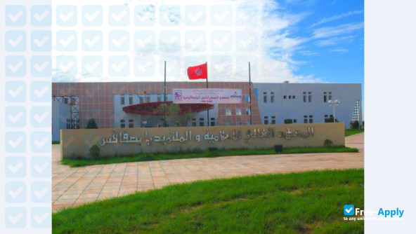 Foto de la University of Sfax Higher Institute of Business Administration of Sfax #5
