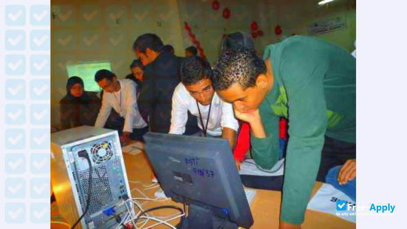 Photo de l’University of Carthage Higher School of Technology and Informatics in Carthage #3