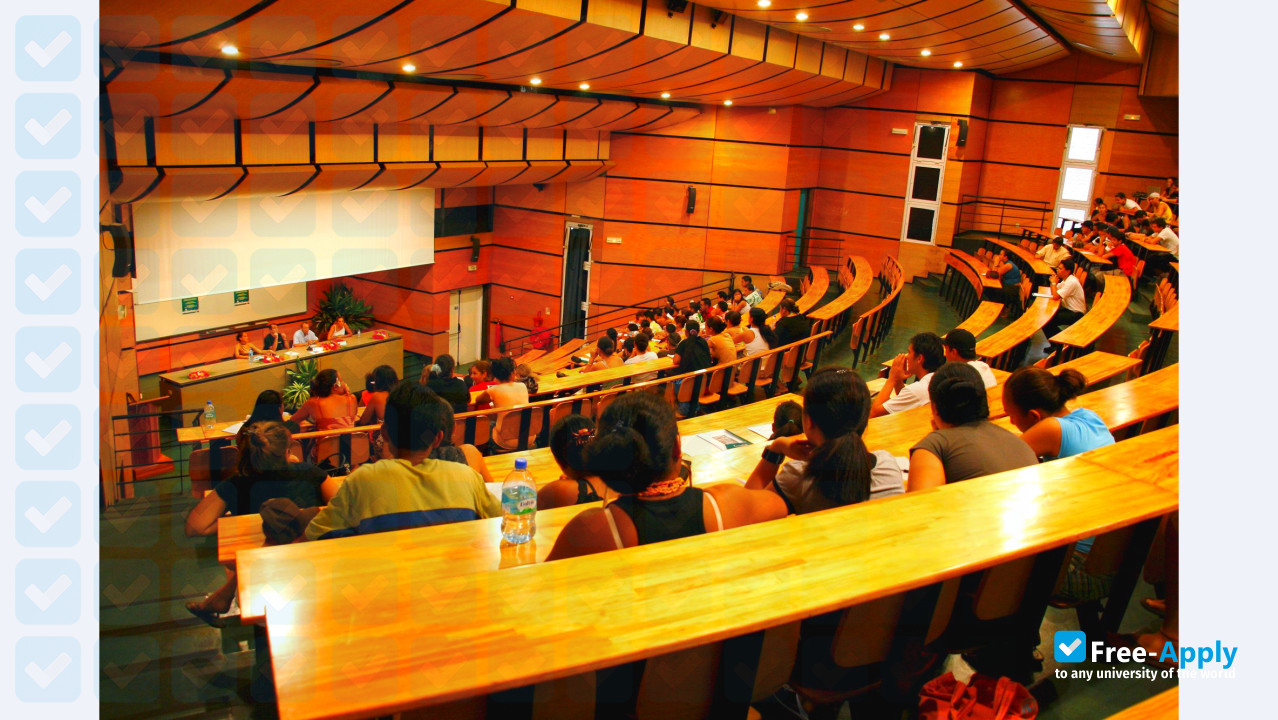 Université de Tunis el Manar Institut Supérieur des Sciences Humaines de Tunis photo #3