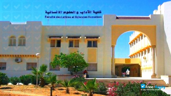 Université de Tunis el Manar Institut Supérieur des Sciences Humaines de Tunis photo #5
