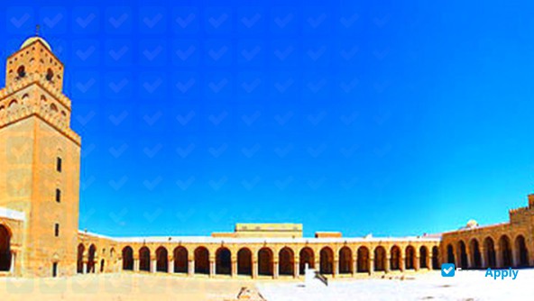 Фотография Université Ezzitouna Centre des Etudes Islamiques de Kairouan