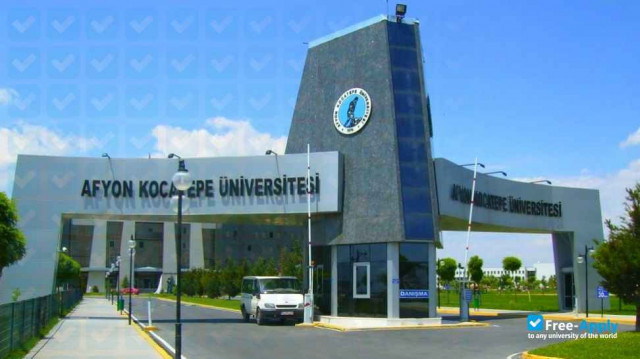 Foto de la Uludağ University #1