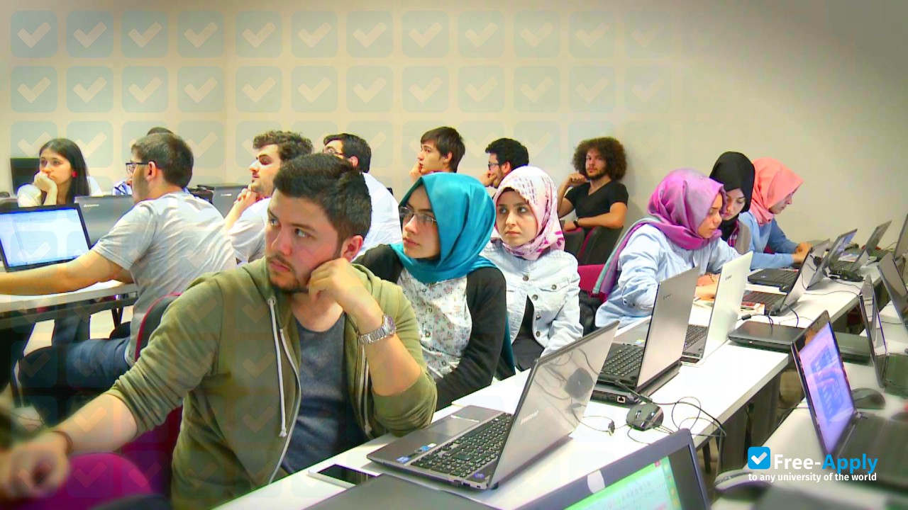Photo de l’Fatih Sultan Mehmet Foundation University #6