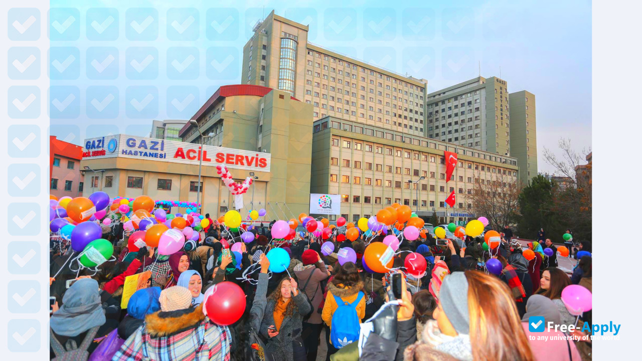 Foto de la Gazi University #3