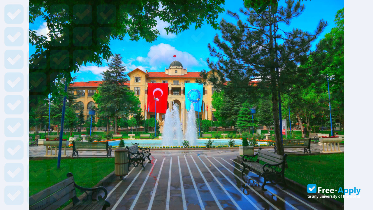 Foto de la Gazi University #10