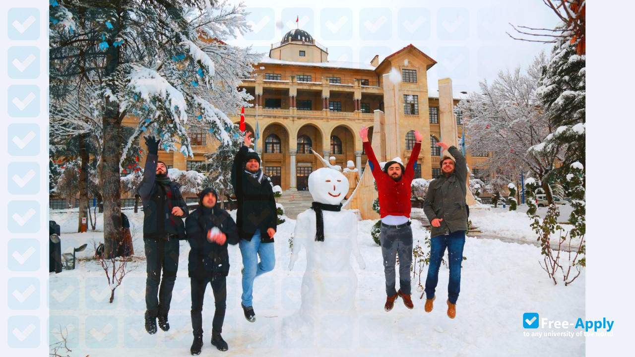 Foto de la Gazi University #11