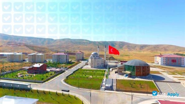Foto de la Bitlis Eren University #4