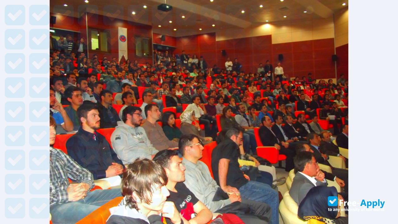 Foto de la Gümüshane University #4