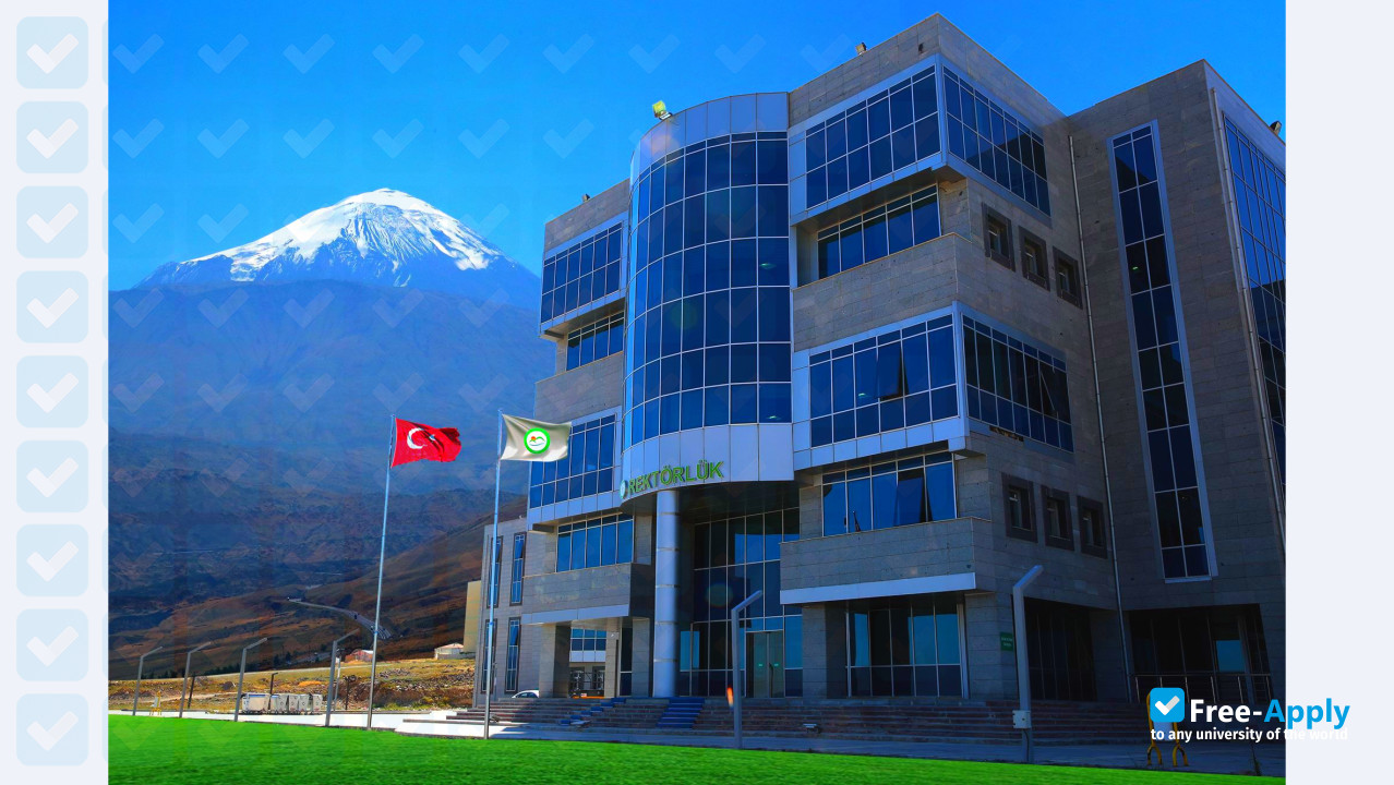 Foto de la Iğdır University #1