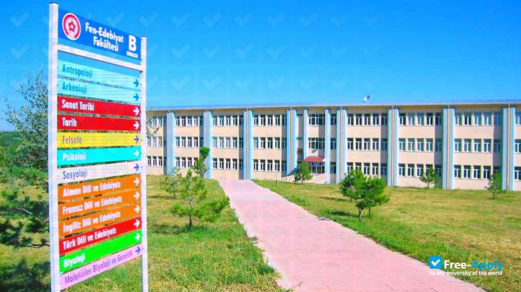 Foto de la Cumhuriyet University #3