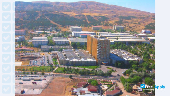Foto de la Cumhuriyet University #7