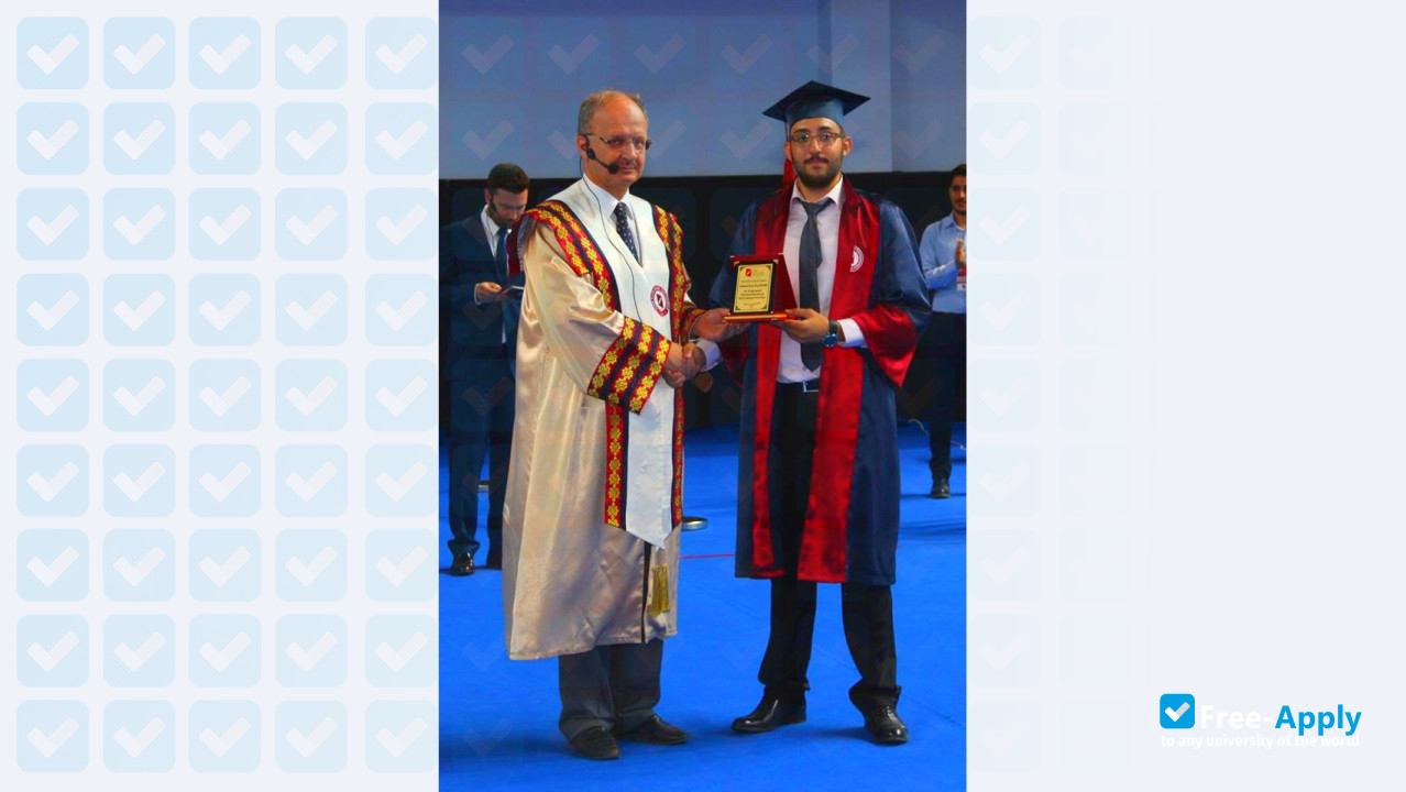 Foto de la Izmir Katip Celebi University #9