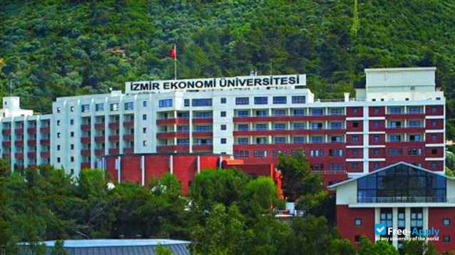 Izmir University of Economics фотография №10