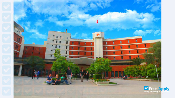 Foto de la Izmir University of Economics #5