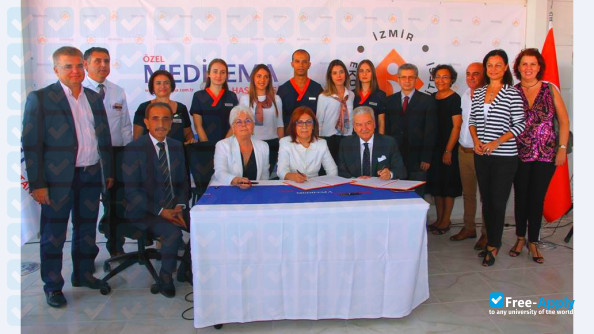 Foto de la Izmir University of Economics #6