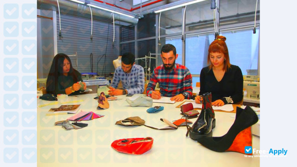 Foto de la Izmir University of Economics #9