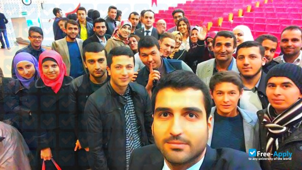 Foto de la December 7 University of Kilis #6