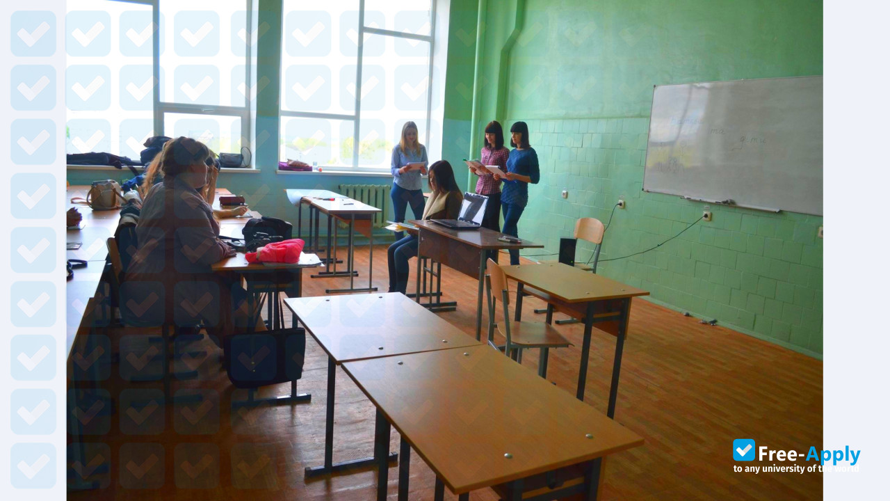 Foto de la Vasyl' Stus Donetsk National University #3