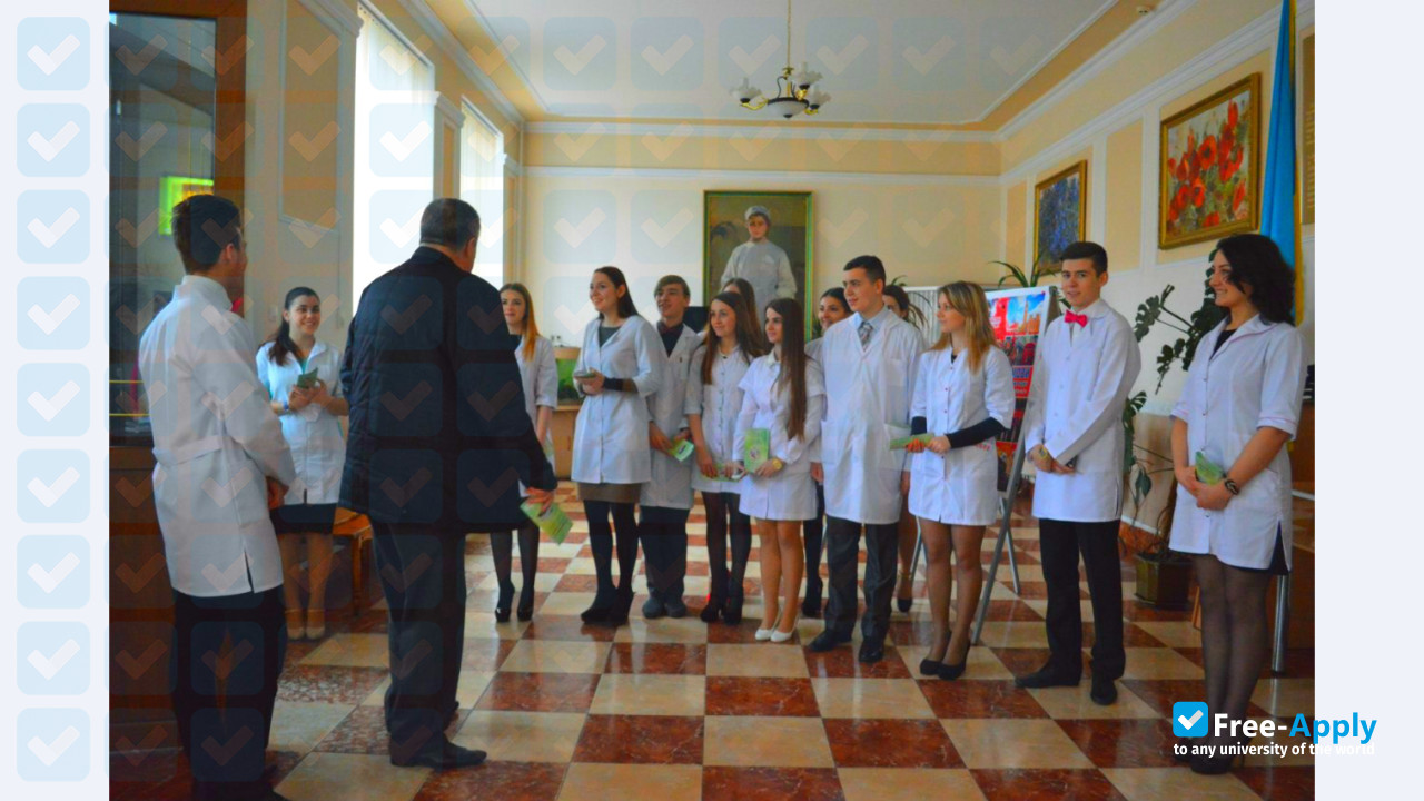 Chernivtsi Medical College photo #9