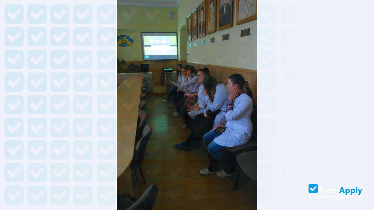 Chernivtsi Medical College photo #21