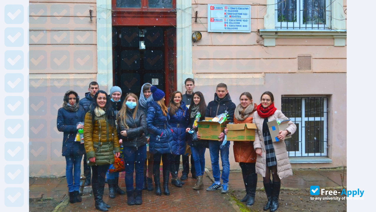 Chernivtsi Medical College photo #17