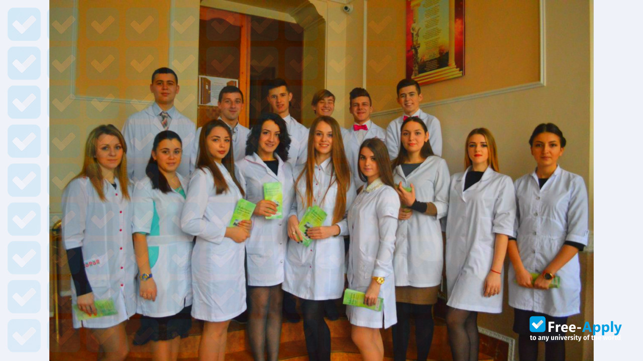 Chernivtsi Medical College photo #16