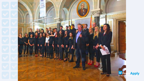 Foto de la Chernivtsi National University Y Fedkovych #12