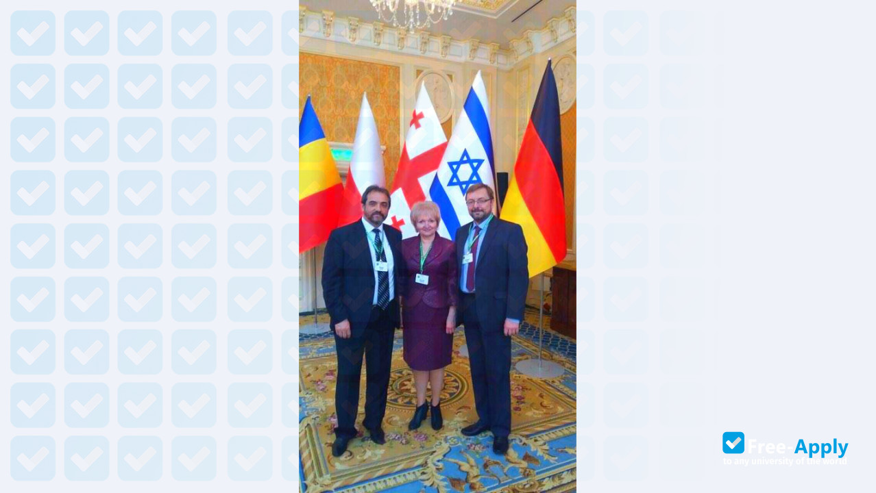 Foto de la Chernivtsi National University Y Fedkovych #2
