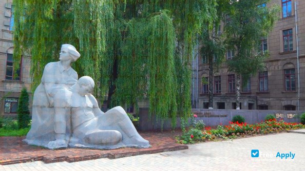 Foto de la Dnipro Medical Institute of Conventional and Alternative Medicine #2