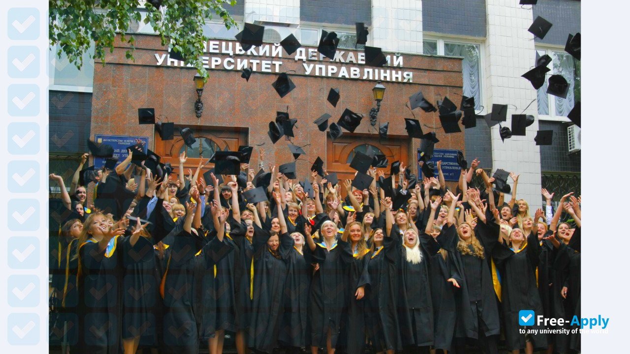 Foto de la Donetsk State University of Management #2