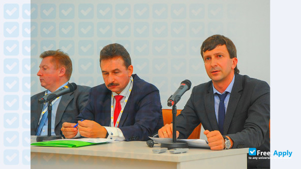 Foto de la Ukrainian State University of Science and Technologies #3